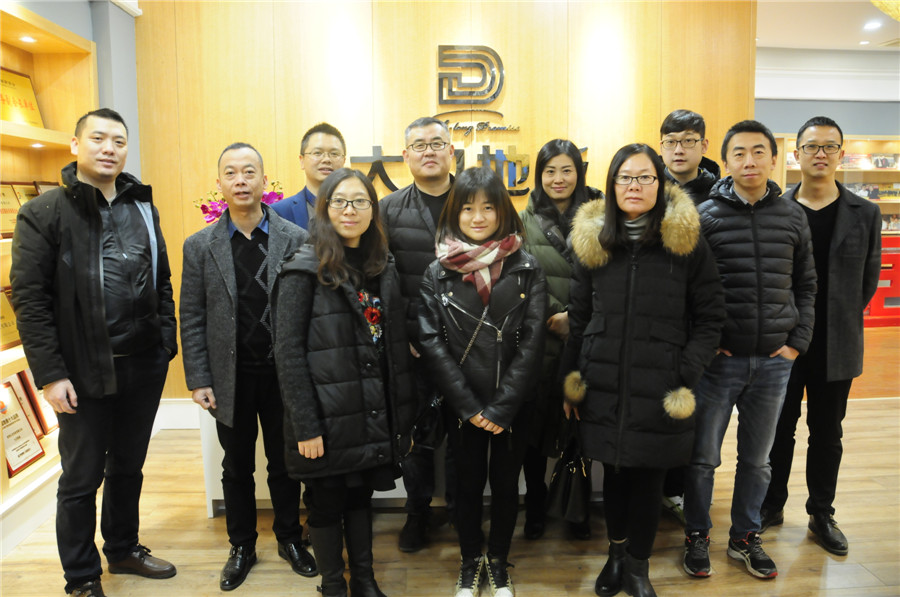 中装互联网家装会一行与九游网页版页面登入界面-九游(中国)合影.jpg
