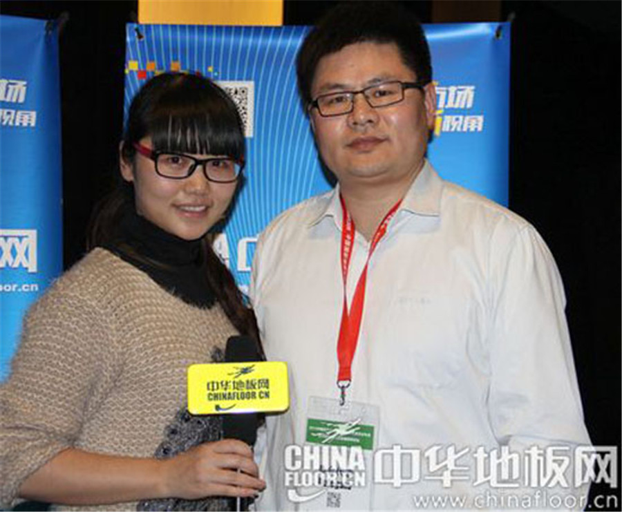 九游网页版页面登入界面-九游(中国)地板董事长蒋卫与中华地板网记者合影.jpg