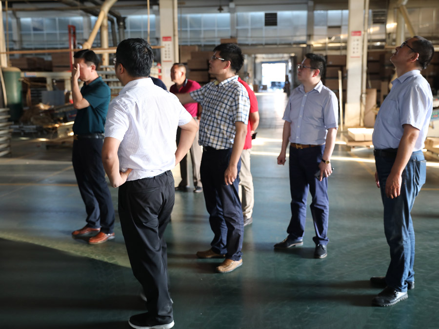 安化县领导一行莅临九游网页版页面登入界面-九游(中国)参观指导5.jpg